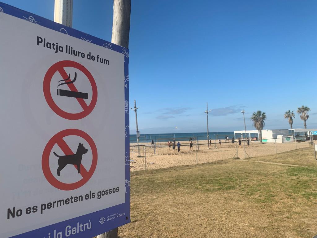 Vilanova i la Geltrú inicia la temporada amb novetats: platges sense fums i la recuperació de les dutxes. EIX