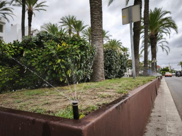 Vilanova i la Geltrú recupera basses, fonts i el reg de jardins després de la fi de les restriccions per sequera. Ajuntament de Vilanova