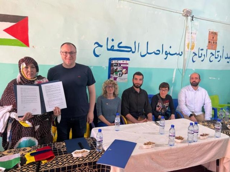 Vilanova i la Geltrú s'agermana amb la Daira de Tichla per reforçar la solidaritat amb el poble sahrauí. Ajuntament de Vilanova
