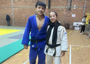 Yousra Abbou i Aaron Cabrera. Eix