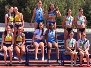 A la drerta l'equip Sub-18 femení format per Martina Chaboye, Adriana Curto, Greta Guinovart i Ona Garcia. Eix