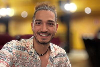 Aaron Vellarino. Eix