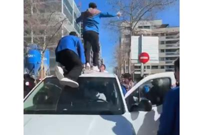 Actes vandàlics durant les Comparses a Vilanova i la Geltrú amb intents d’assalt a l'estació i destrosses a vehicles i mobiliari. EIX