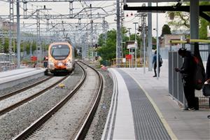 Adif i Renfe suspenen fins a nou avís les obres de Castelldefels que afectaven l'R2 Sud i els regionals. ACN