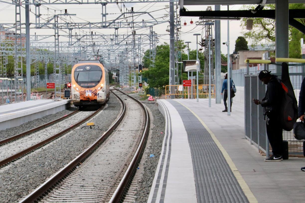 Adif i Renfe suspenen fins a nou avís les obres de Castelldefels que afectaven l'R2 Sud i els regionals. ACN