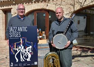 Albert Oliver-Rodés i Joan Pinós amb el cartell de la 13a edició del Jazz Antic Sitges . Eix