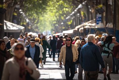 La Rambla Principal, el gran eix comercial de la ciutat. @tgamadeu_photo