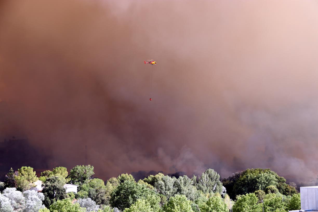 Amplien el confinament pel foc de l’Anoia, que ja afecta el sud d’Igualada, l’oest de Capellades i cinc municipis més. ACN