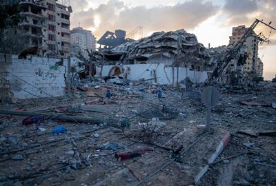 Àrea destruïda a causa dels atacs aeris de les forces de defensa israelianes al veïnat d'Al-Remal, al centre i l'oest de Gaza. ACN