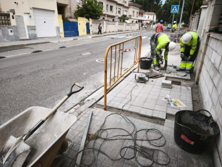 Avancen les obres d'adequació de l'aparcament de la Masia Nova, la reparació de voreres a la Bòbila i la remodelació dels jardins de Francesc Macià. A