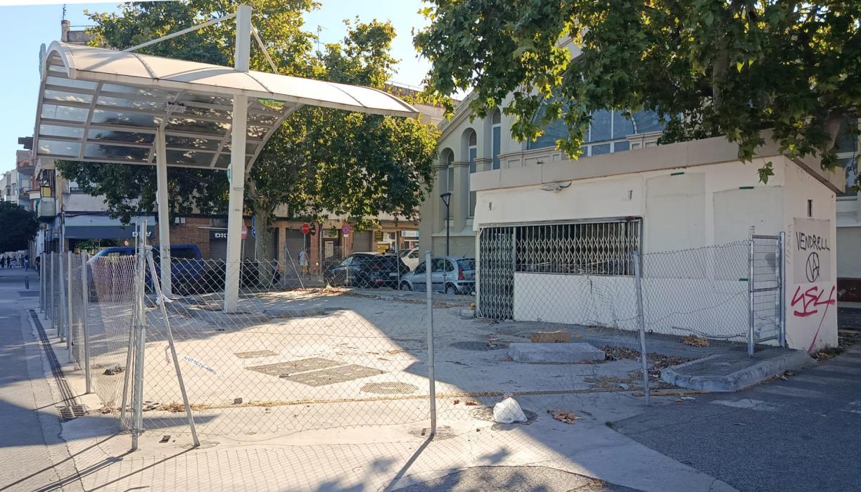 Benzinera de Cal Julio. Eix