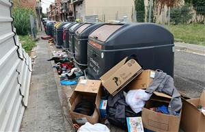 Brossa al carrer, contenidors del Vendrell