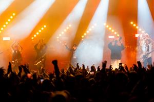 Buhos en el concert al poble Espanyol en el marc de la gira de commemoració dels seus 20 anys d'història. ACN / Joan Mateu Parra