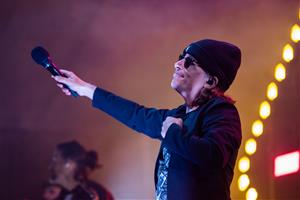 Buhos en el concert al poble Espanyol en el marc de la gira de commemoració dels seus 20 anys d'història