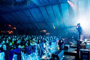 Buhos en el concert al poble Espanyol en el marc de la gira de commemoració dels seus 20 anys d'història