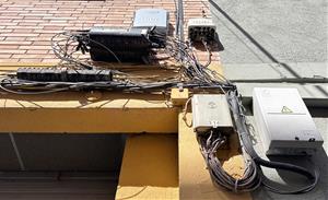 Cablejat a les façana. Eix