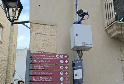 Càmera de videovigilància al centre del Vendrell . Eix