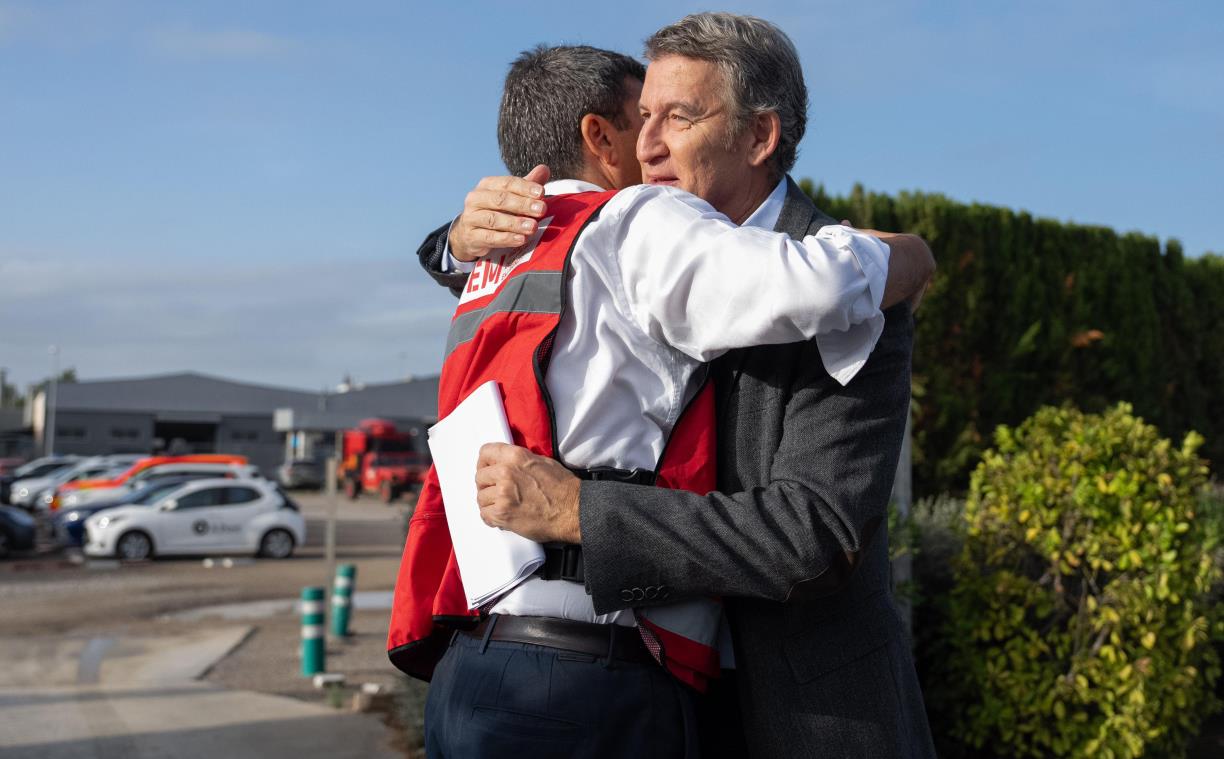 Carlos Mazón i Alberto Núñez Feijóo, en una trobada durant la gestió de la dana del País Valencià. ACN