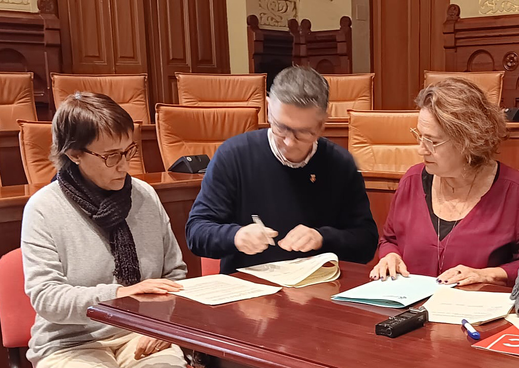 Carme Gasulla, David Martínez i Aurora Carbonell. Eix