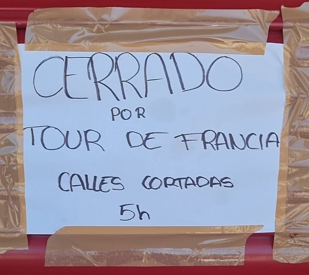 Cartell de Tancat pel pas del Tour de França. MND