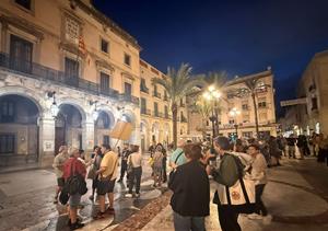 Centenars de persones es concentren davant dels ajuntaments del Penedès i el Garraf per reclamar mesures davant la crisi de l’habitatge