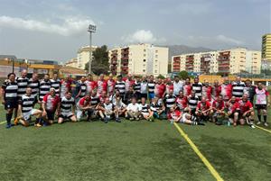 Combinat de jugadors del CR Cornellà, amb el suport del Rugby Nova Olivella i els Sluts