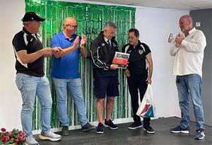 Combinat de jugadors del CR Cornellà, amb el suport del Rugby Nova Olivella i els Sluts