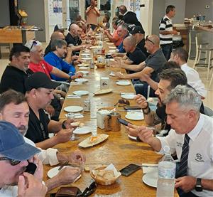 Combinat de jugadors del CR Cornellà, amb el suport del Rugby Nova Olivella i els Sluts