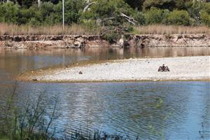 Comença la reparació de l'esvoranc del passeig Marítim de Cubelles causat pel desbordament del Foix l'estiu passat