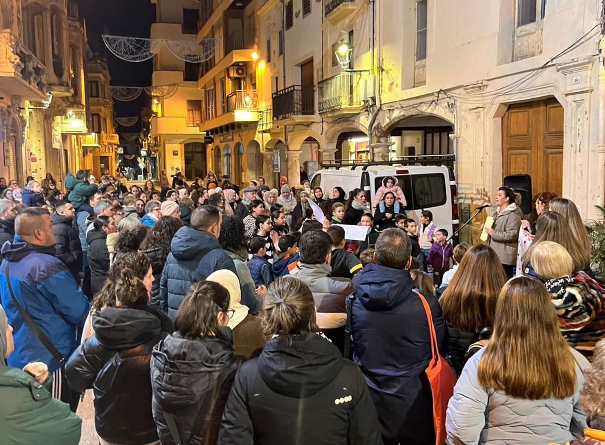 Concentració i lectura de manifest a les portes de l'Ajuntament de l'Arboç. Eix