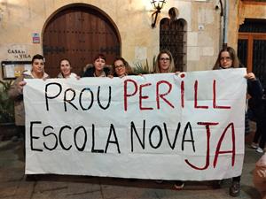 Concentració i lectura de manifest a les portes de l'Ajuntament de l'Arboç