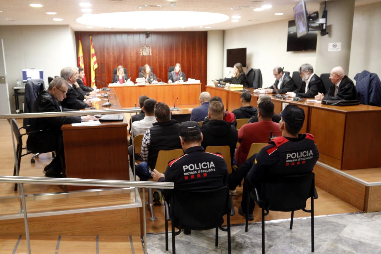 Condemnats a penes que sumen 30 anys de presó nou membres d'una xarxa que va moure 400 quilos de droga. ACN