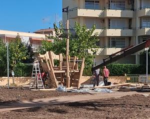 Construcció del parc infantil de la Plaça Valparaíso de Cunit