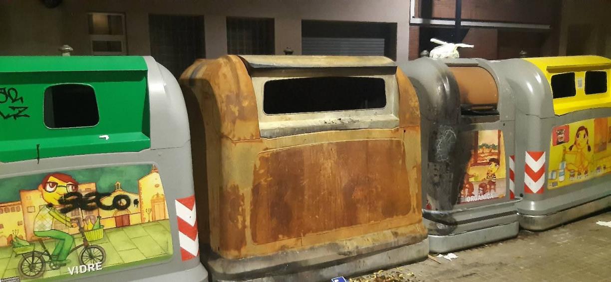 Contenidors cremats a Vilafranca. Eix