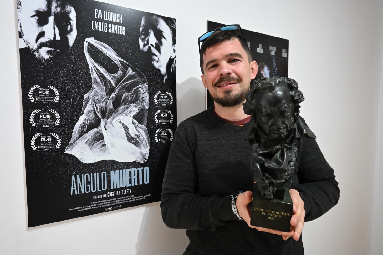 Cristian Beteta amb el Goya al millor curtmetratge de ficció . Eix