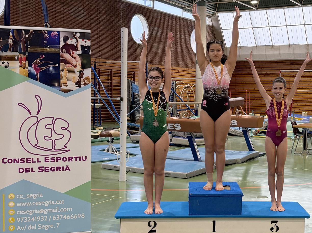 Cristina Villanueva al podi. Eix