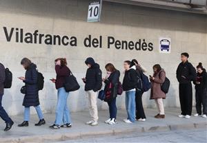 Cua de passatgers a l'estació de busos de Vilafranca del Penedès. ACN / Gemma Sánchez