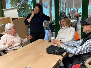 Cubelles posa en marxa un servei d’acompanyament per a persones en situació de soledat no volguda