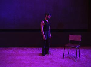 Dafnis Balduz en el monòleg 'Qui va matar el meu pare'. Eix