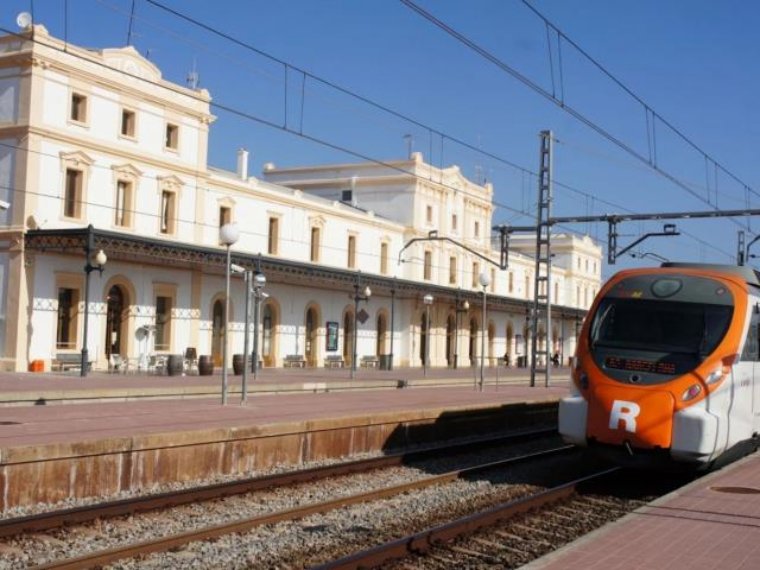 Declaració dels municipis del Penedès Marítim per reivindicar un servei ferroviari digne. Ajuntament de Vilanova