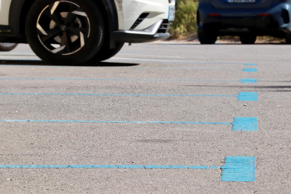 Denuncien que l'empresa concessionària de la zona blava del Vendrell va pintar 82 places sense permís. ACN