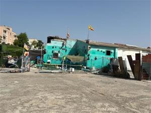 Desallotjat un assentament irregular al carrer dels Crespellins de Vilanova i la Geltrú 