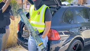 Desarticulada una organització de tràfic d'armes que operava des d'una presó: intervenen més de 40 armes i un llançacoets. Mossos d'Esquadra