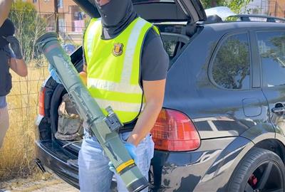 Desarticulada una organització de tràfic d'armes que operava des d'una presó: intervenen més de 40 armes i un llançacoets. Mossos d'Esquadra