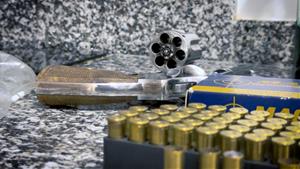 Desarticulada una organització de tràfic d'armes que operava des d'una presó: intervenen més de 40 armes i un llançacoets