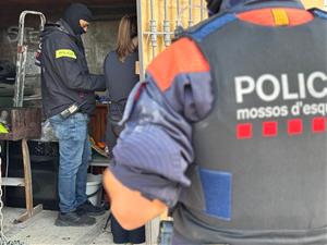 Desarticulen un grup criminal dedicat al tràfic de drogues a Vilanova del Camí i detenen tres persones. Mossos d'Esquadra