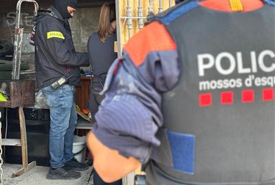 Desarticulen un grup criminal dedicat al tràfic de drogues a Vilanova del Camí i detenen tres persones. Mossos d'Esquadra