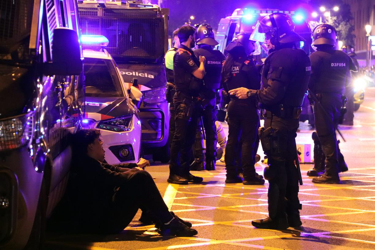 Detenen un menor vinculat als canals Blocus relacionats amb els saquejos de dissabte passat a Barcelona. ACN
