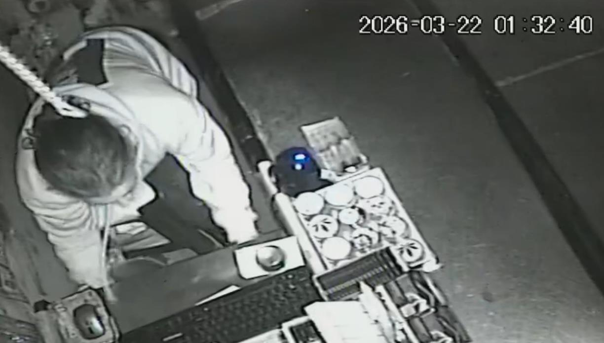 Detingut al Vendrell un home relacionat amb sis robatoris amb força en establiments. Mossos d'Esquadra