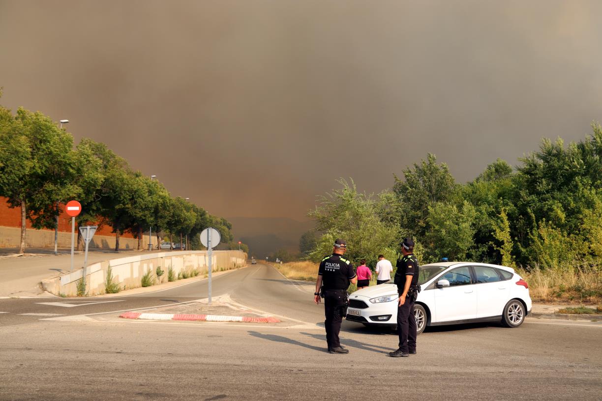 Diverses edificacions afectades pel foc de l’Anoia a la Pobla de Claramunt. ACN